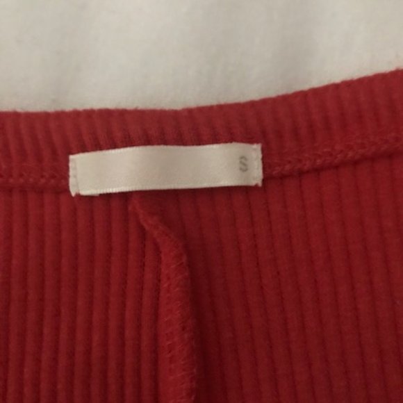 UNIQLO top - Picture 3 of 3